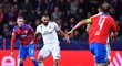Karim Benzema střílí první gól Realu Madrid do sítě Viktorie Plzeň