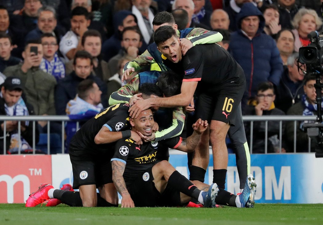 Manchester City ve druhé půli udeřil dvakrát za pět minut