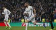 Karim Benzema vrátil Real do hry, když proti Neapoli vyrovnal na 1:1