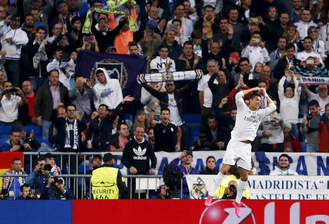 Diváci na Santiago Bernabeu v Madridu byli z výkonu Cristiana Ronalda u vytržení