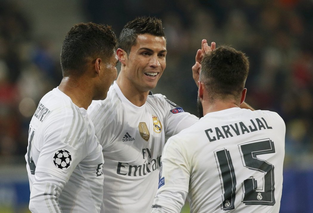 Casemiro, Ronaldo a Carvajal slaví gól do sítě Šachtaru