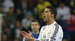 Cristiano Ronaldo hecuje spoluhráče v utkání se Schalke