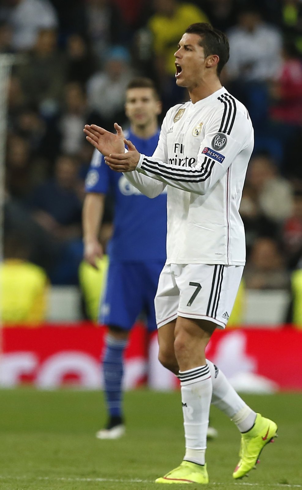 Cristiano Ronaldo hecuje spoluhráče v utkání se Schalke