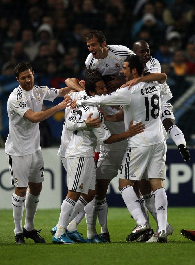 Ronaldo čtyřmi góly zničil Santander Ronaldo čtyřmi góly zničil Santander
