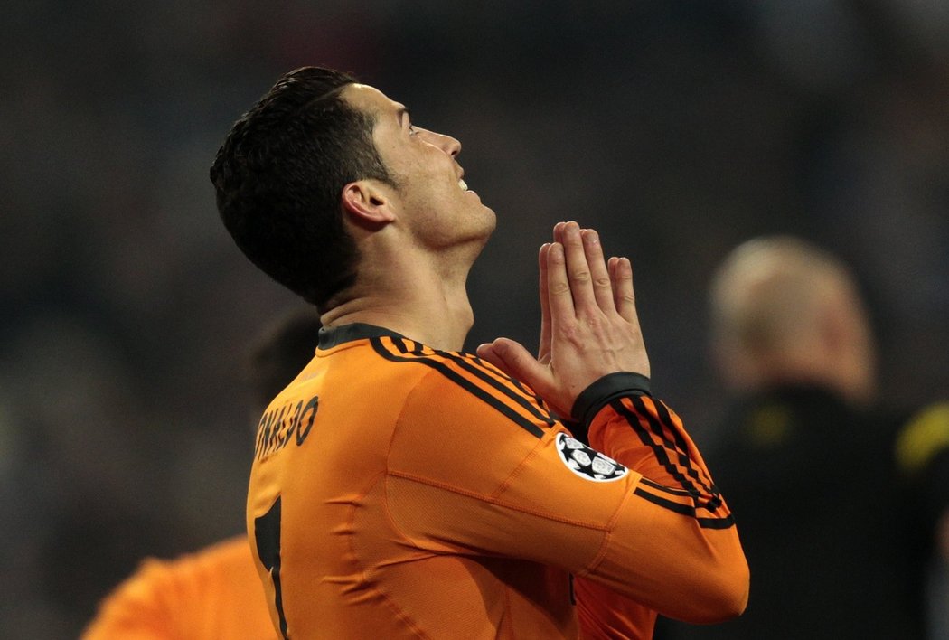 Cristiano Ronaldo spálil v prvním poločase zápasu na Schalke řadu tutovek