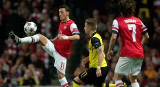 Rosickému šlágr LM zhořkl, jeho Arsenal smolně prohrál s Dortmundem