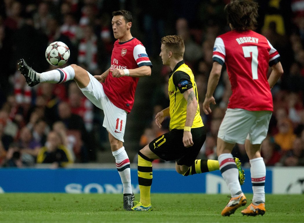Ani skvělý výkon Tomáše Rosického porážce s Dortmundem nezabránil
