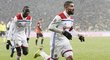 Záložník Lyonu Fekir oslavuje trefu proti Šachtaru Doněck