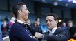 Cristiano Ronaldo se před prvním semifinále City - Real zdraví s Owenem Hargreavesem