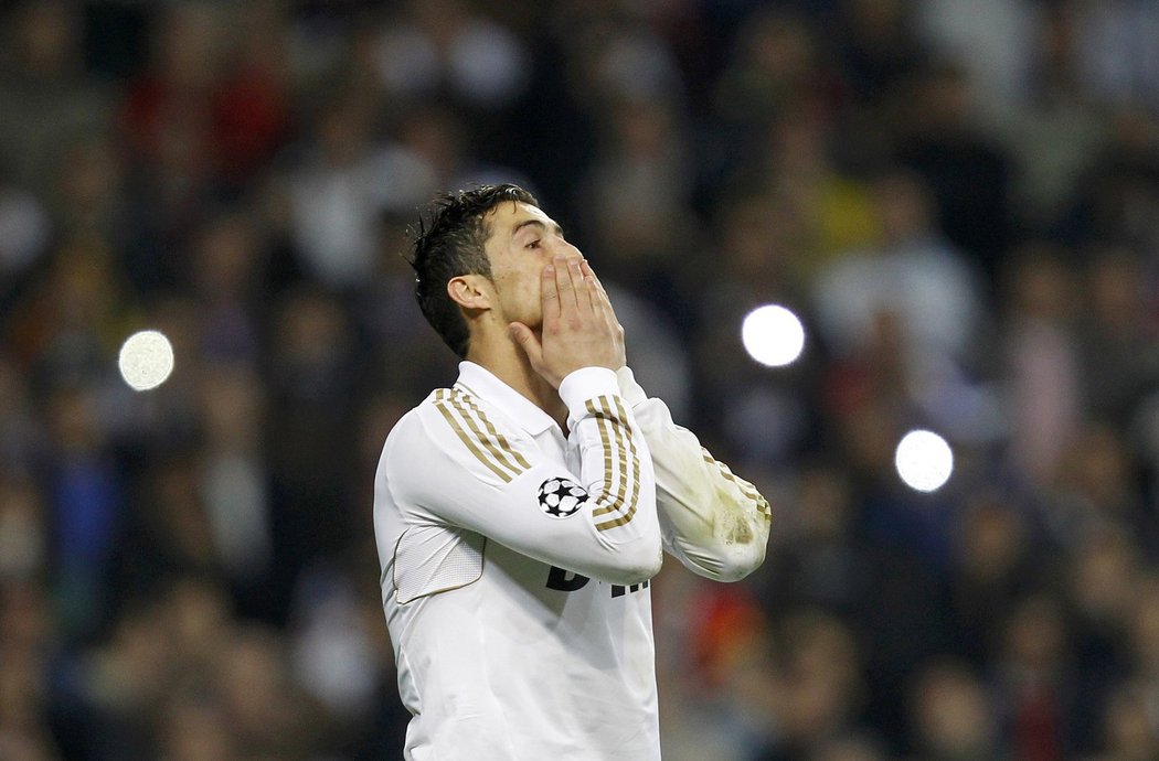 Cristiano Ronaldo po své neproměněné penaltě v semifinále proti Bayernu