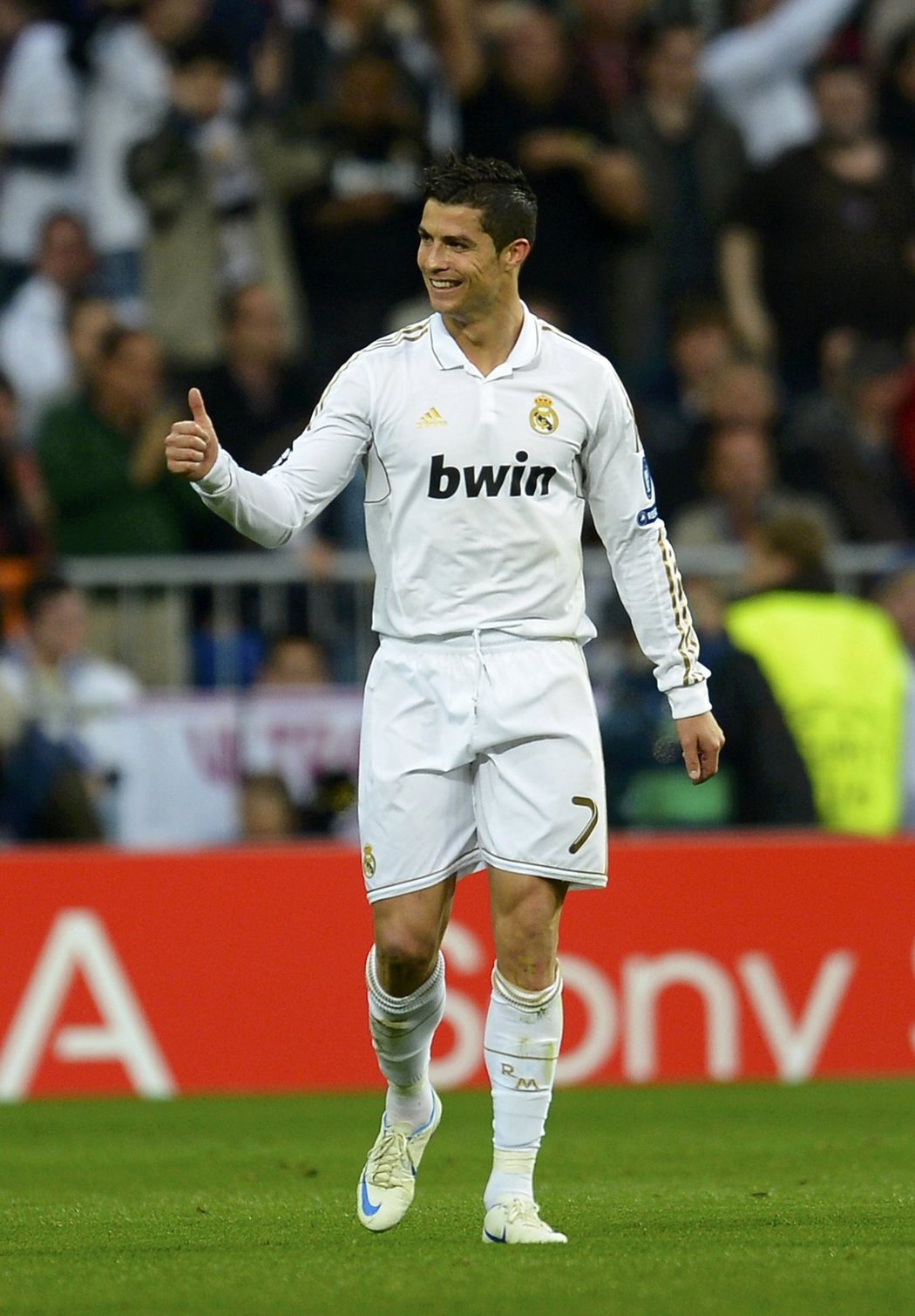 Cristiano Ronaldo se raduje z gólu do sítě Bayernu v dresu Realu Madrid