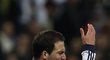 Gonzalo Higuain se rozčiluje po neproměněné šanci v odvetě semifinále proti Borussii