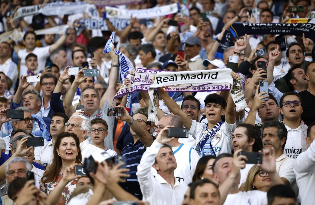 Fanoušci Realu před startem zápasu s Manchesterem City
