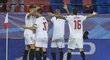 Fotbalisté Sevilly oslavují výhru v LM nad Leicesterem