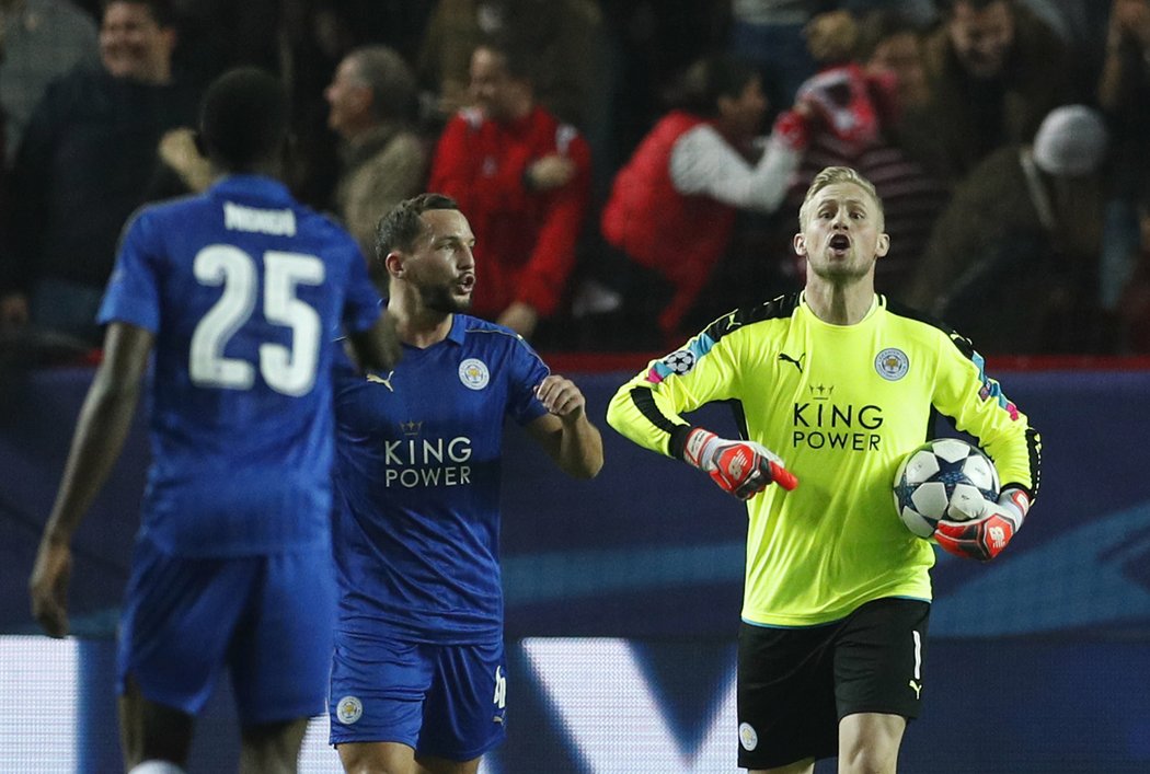 Brankář Leicesteru Kasper Schmeichel