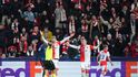 David Zima a Tomáš Vlček si stěžují na verdikt rozhodčího v utkání Slavie proti Arsenalu