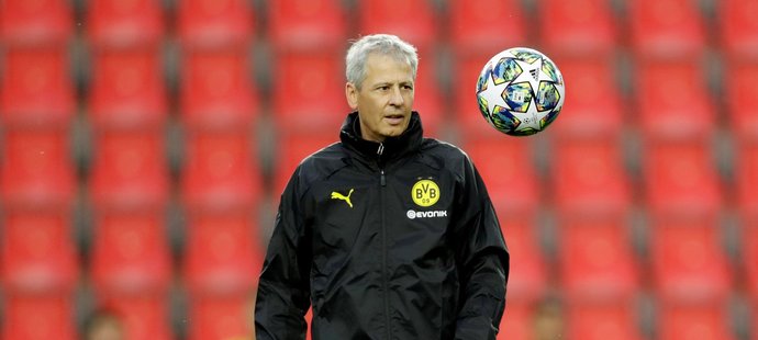 „Určitě bude bouřlivá atmosféra a plný stadion,“ řekl před duelem v Edenu trenér Dortmundu Lucien Favre