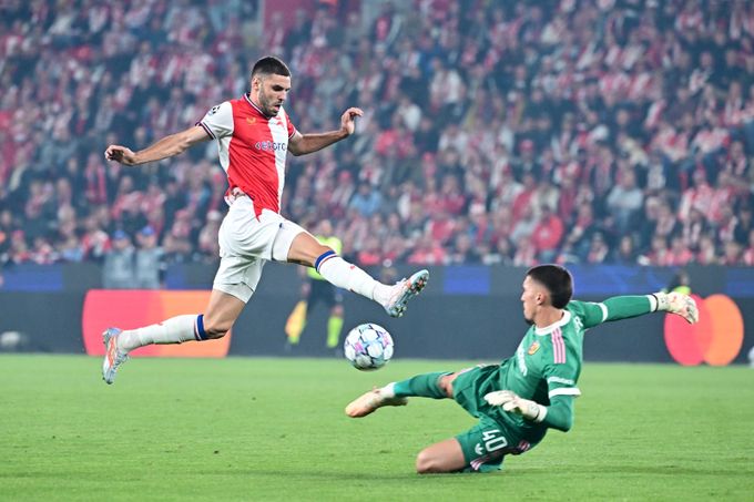 ONLINE: Slavia - Lens 0:0. Pražané zahazují šance. Šturm dvakrát těsně minul ONLINE: Slavia - Lens 0:0. Pražané zahazují šance. Šturm dvakrát těsně minul