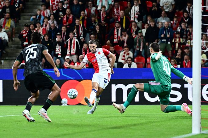 ONLINE: Slavia - Lens 0:0. Obrovská šance Pražanů už po několika vteřinách! Šturm však minul ONLINE: Slavia - Lens 0:0. Obrovská šance Pražanů už po několika vteřinách! Šturm však minul