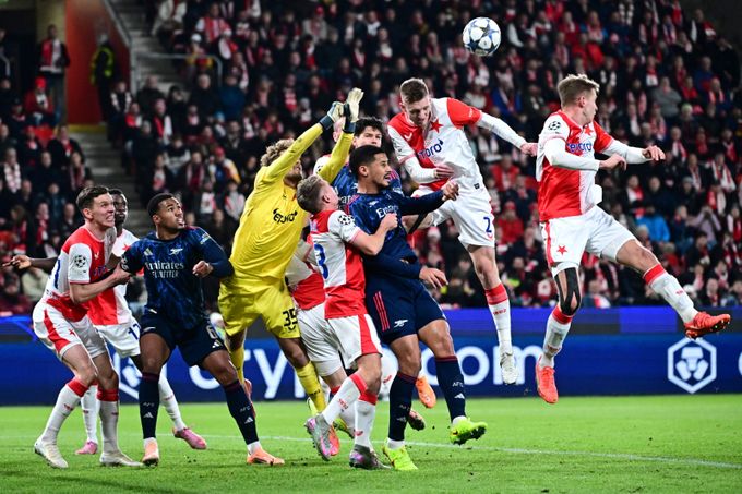 ONLINE: Slavia - Arsenal 0:1. VAR odhalil ruku Provoda, penaltu proměnil Saka ONLINE: Slavia - Arsenal 0:1. VAR odhalil ruku Provoda, penaltu proměnil Saka