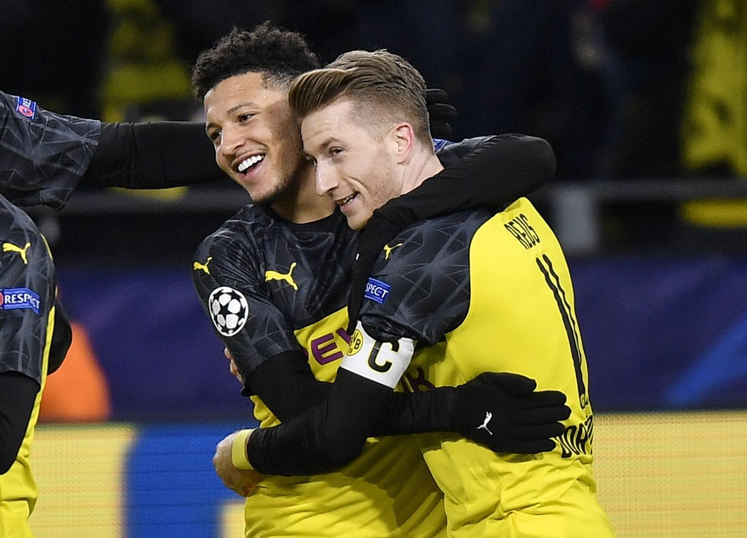 Jadon Sancho slaví svůj první gól s Reusem