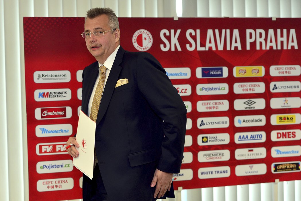 Slávistický šéf Jaroslav Tvrdík může mít kvůli tweetům po utkání s Dynamem Kyjev problém