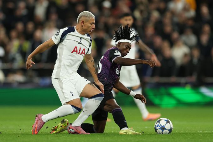 ONLINE: Tottenham - Slavia 0:0. Další šance Richarlisona, Staněk znovu skvěle zasahuje ONLINE: Tottenham - Slavia 0:0. Další šance Richarlisona, Staněk znovu skvěle zasahuje