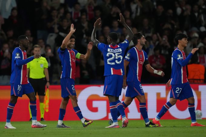 Liga mistrů: PSG - Slovan 6:1. Arsenal vyhrál v Neapoli, otočka Liverpoolu Liga mistrů: PSG - Slovan 6:1. Arsenal vyhrál v Neapoli, otočka Liverpoolu