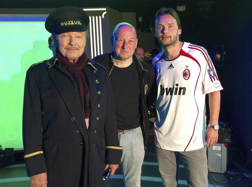 Bývalý fotbalový reprezentant Marek Jankulovski si od režiséra Vojtěcha Nouzáka vysloužil pochvalu, stejně jako další fotbalisté Vladimír Šmicer a Milan Baroš. Natáčení se zúčastnil i Karel Gott.