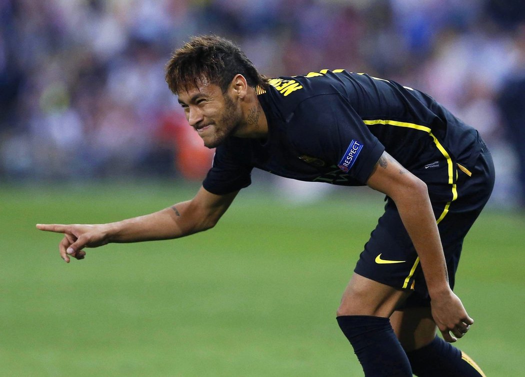 Klenot barcelonského útoku Neymar po jednom z bolestivých ataků hráčů Atlétika