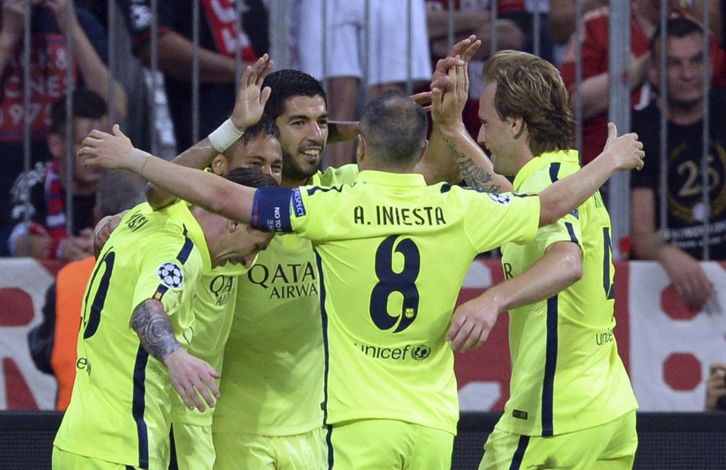 Šťastná Barcelona. Iniesta a spol. slaví branku do sítě Bayernu