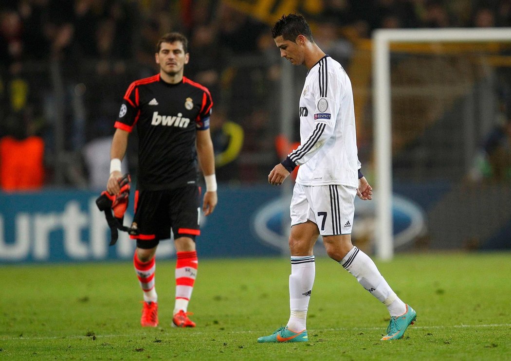 Smutní Iker a Cristiano. Opory Realu Madrid opouští trávník po prohře 1:2 s Borussií Dortmund