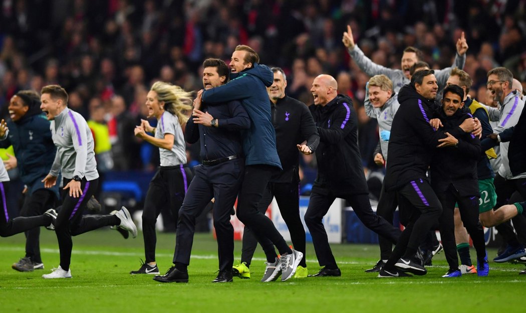 Obrovská radost Tottenhamu po obratu na hřišti Ajaxu a postupu do finále Ligy mistrů