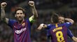 Lionel Messi slaví po třetím gólu Barcelony