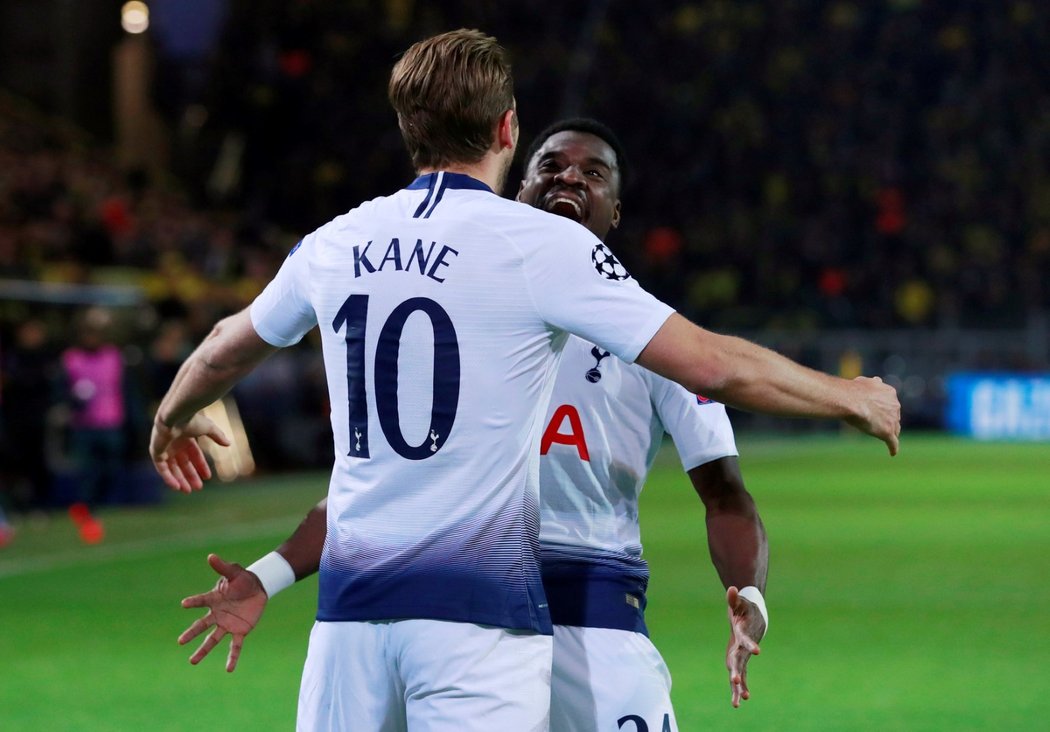 Harry Kane oslavuje vstřelenou branku v zápase s Borussií