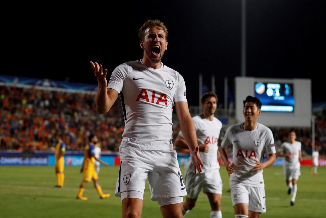 Tottenhamský střelec Harry Kane proti APOELu v Lize mistrů řádil. Zaznamenal hattrick