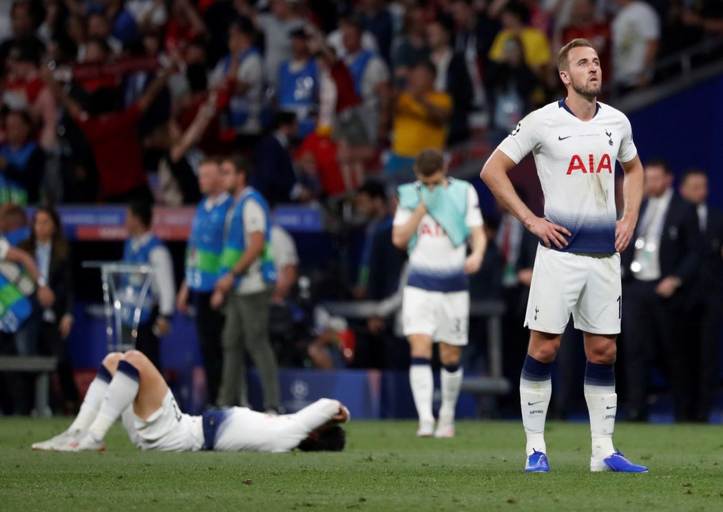 Zklamání ve tvářích hráčů Tottenhamu