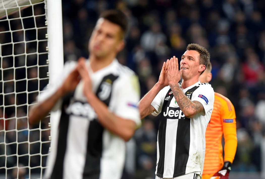 Mario Mandžukič a jeho reakce v zápase Juventusu s Valencií