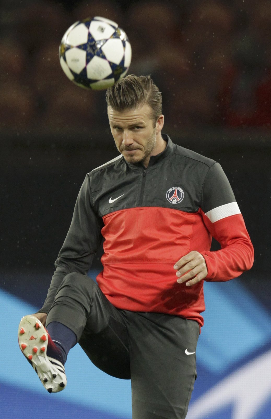 David Beckham si návrat do Ligy mistrů neužil. Trenér ho proti Valencii na hřiště pustil jen při rozcvičce