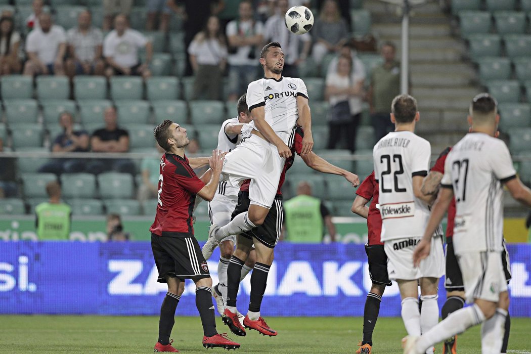 V prvním utkání mezi Legií Varšava a Spartakem Trnava byli jednoznačně úspěšnější hosté, kteří vyhráli v Polsku 2:0