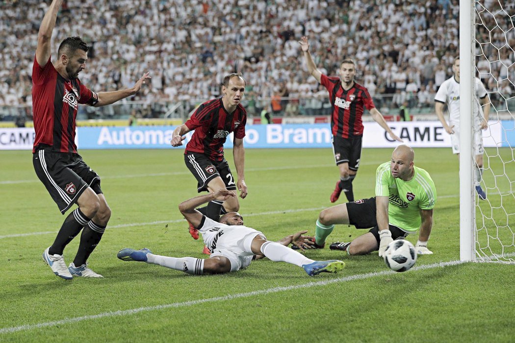 V prvním utkání mezi Legií Varšava a Spartakem Trnava byli jednoznačně úspěšnější hosté, kteří vyhráli v Polsku 2:0