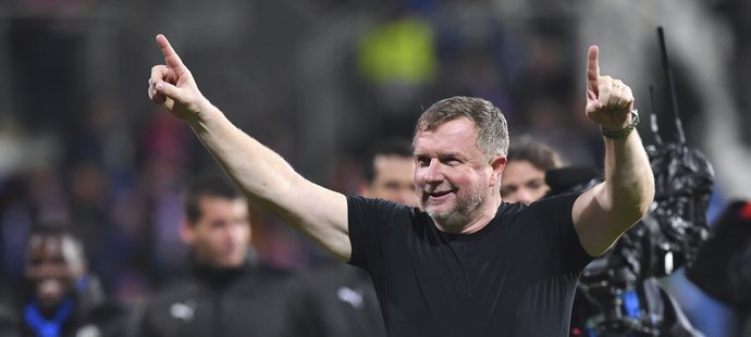 Pavel Vrba cenný postup náležitě slavil s plzeňskými fanoušky