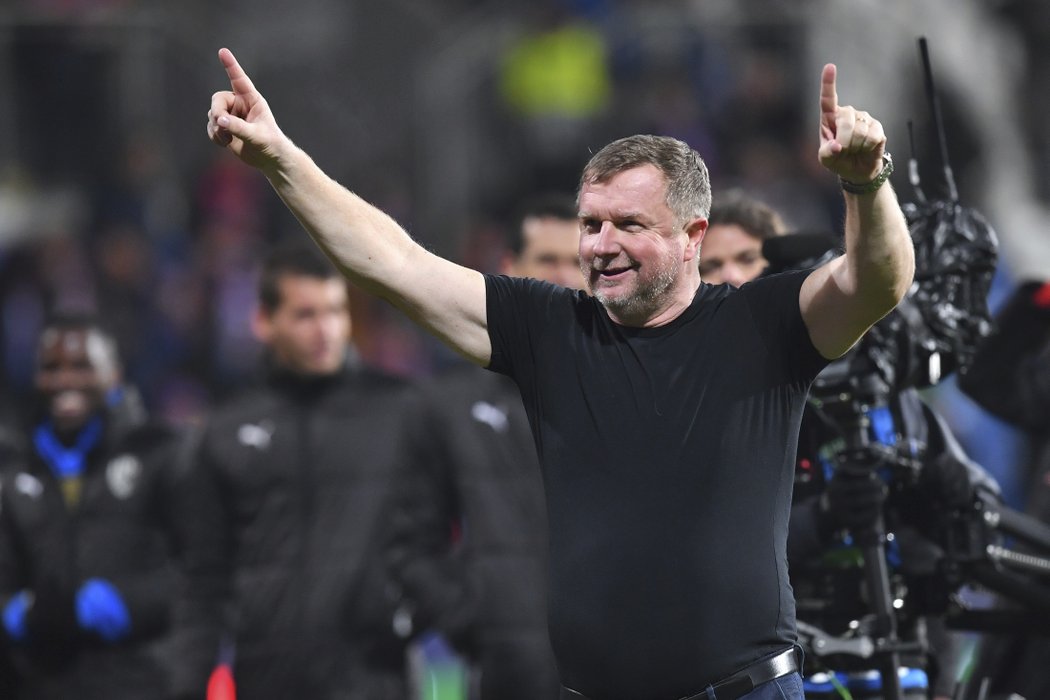 Pavel Vrba cenný postup náležitě slavil s plzeňskými fanoušky