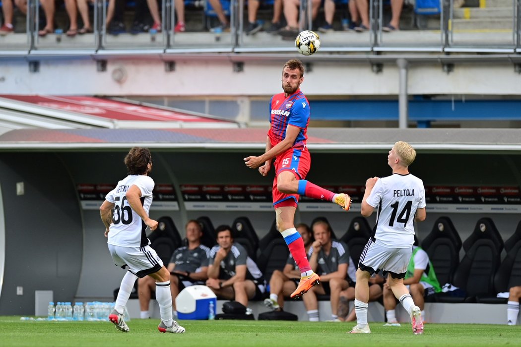 Tomáš Chorý v duelu proti Helsinkám