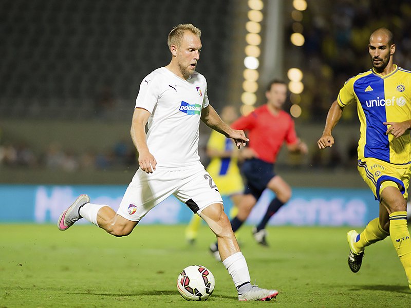 Daniel Kolář v duelu 3. předkola Ligy mistrů s Maccabi Tel Aviv