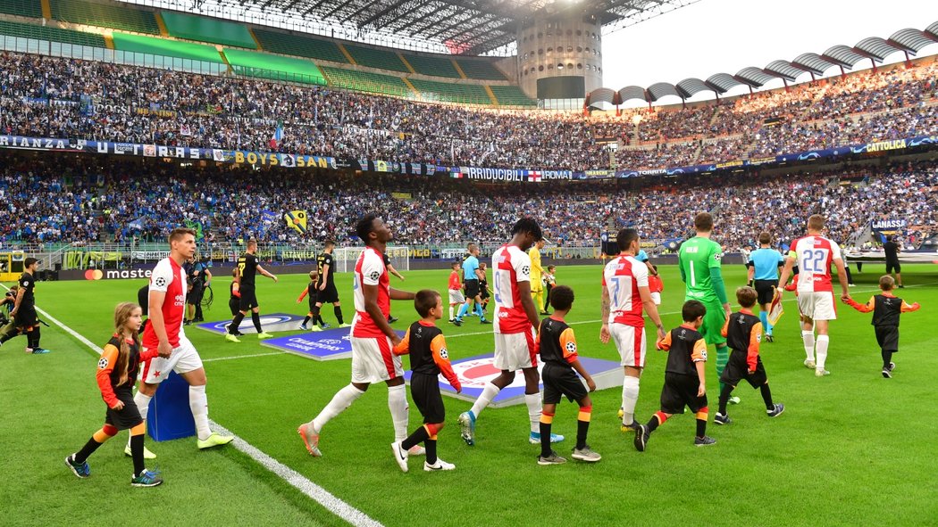 Fotbalisté Slavie nastupují k zápasu proti Interu Milán v Lize mistrů