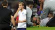 V zápase Anglie se Španělskem vzbudil debaty neuznaný gól v nastavení a všechny vyděsilo zranění Lukea Shawa