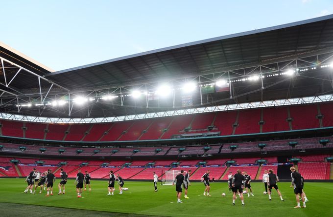 Co (ne)víte o Wembley: Čech byl výš než Kadlec, Emile Zatopek i překvapení s Radou Co (ne)víte o Wembley: Čech byl výš než Kadlec, Emile Zatopek i překvapení s Radou