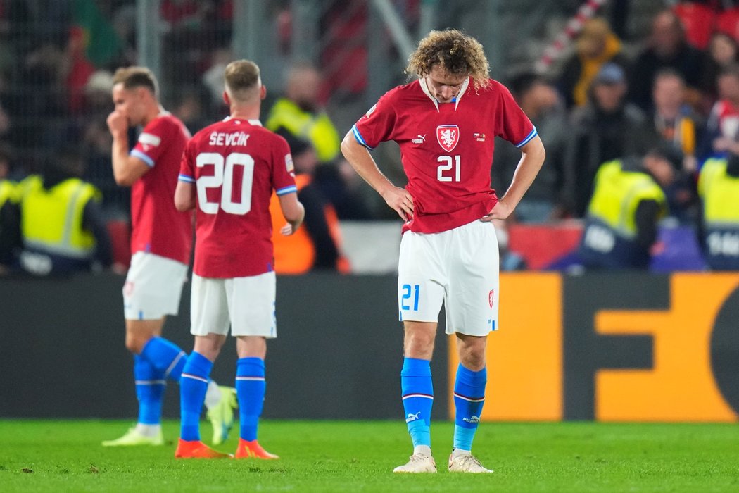 Zklamaní Češi po zápase s Portugalskem, v popředí Alex Král