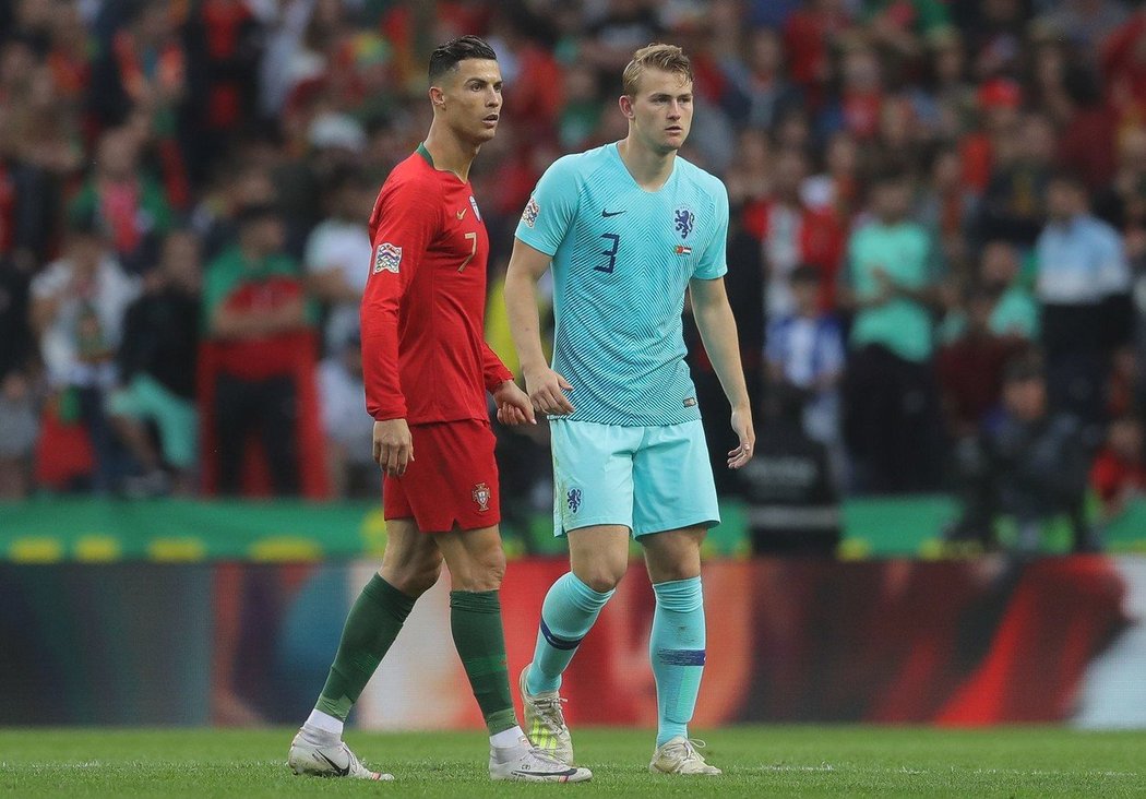 Matthijs de Ligt a Cristiano Ronaldo se po finále Ligy národů dostali do zajímavé konverzace